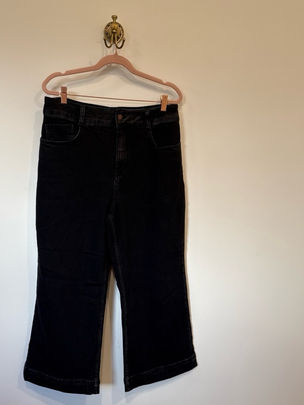 Pilcro Black Wide-Leg Crop Jeans